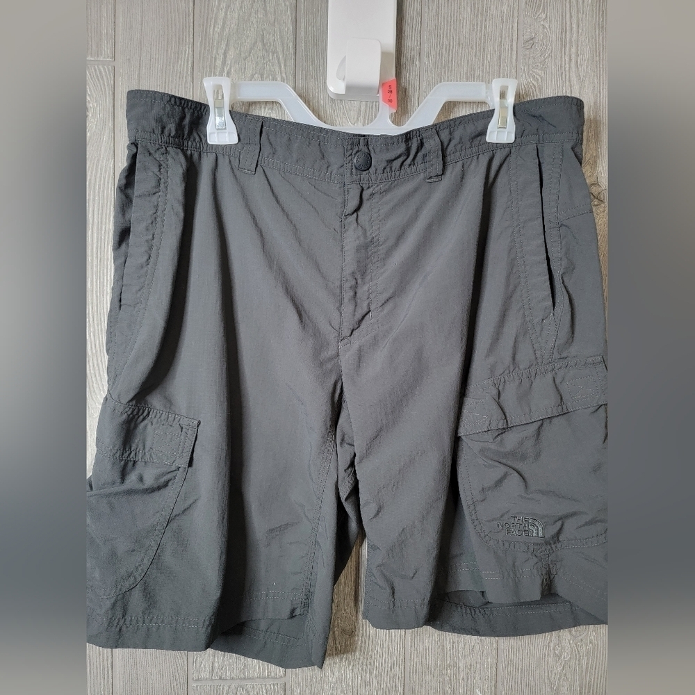 The North Face Dark Gray Cargo Shorts‎
